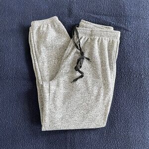 MEN'S PANTS   (JOGGERS SWEATPANTS OR JUST RELAX)  SIZE L